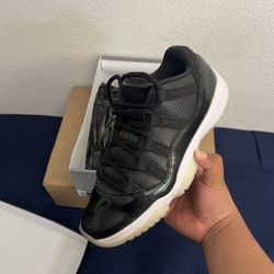 Jordan 11 Low 72-10 Size 9.5