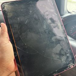 iPad 10th generation (Crack screen and Bad LCD) Selling as it Can be used for parts 