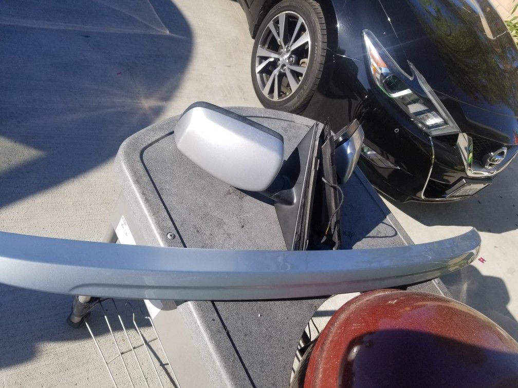 04-10 bmw 5 series sides mirors and trunk spoiler