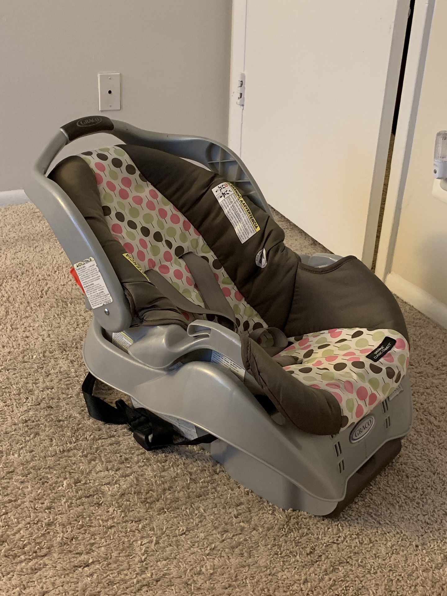 Graco car seat with an option of an additional base