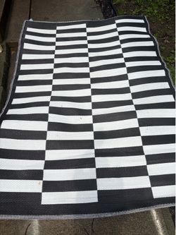 Outdoor rug