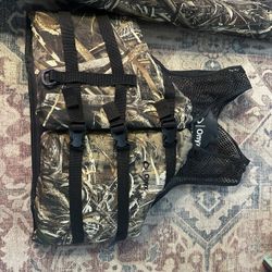 Men 9 Winchester Waders And  Large Onyx Life Jacket 