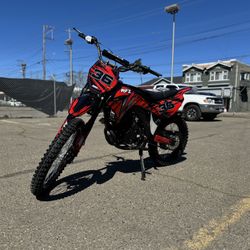 Apollo RFZ 250 Dirt Bike 