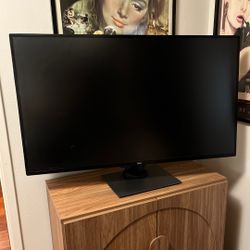 Dell UltraSharp 43" 4K Monitor (U4320Q)