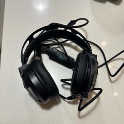 Gaming Headphones/ Audífonos Gaming