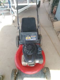 Briggs and Stratton lawnmower with bag