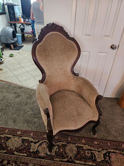 Highback Wig Chair w/ Rosette Accents