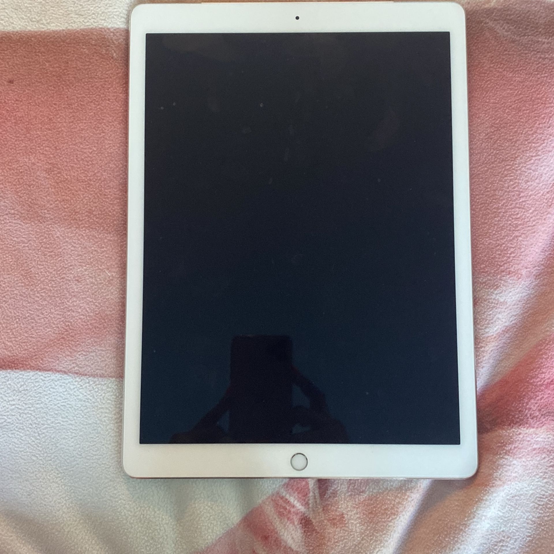 APPLE IPAD PRO WHITE SILVER FAST SALE $500 Cash Y
