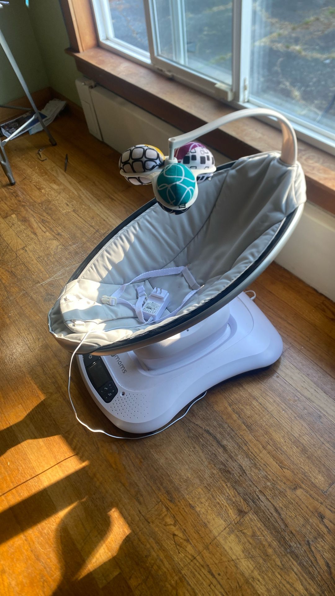4Moms Automatic Mulit-Motion MamaRoo Swing