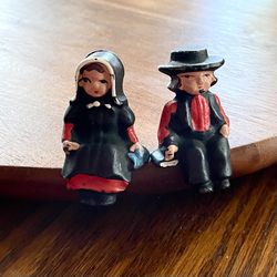 **VINTAGE** Dalecraft Cast Iron Minis - Amish Couple Shelf Sitters 