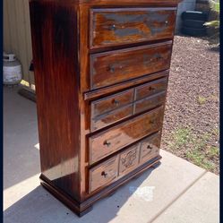 Dresser 
