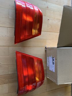 MB E320 Tail Light Assemby Left And Right