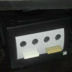 Nintendo GameCube (DOES NOT READ DISC)