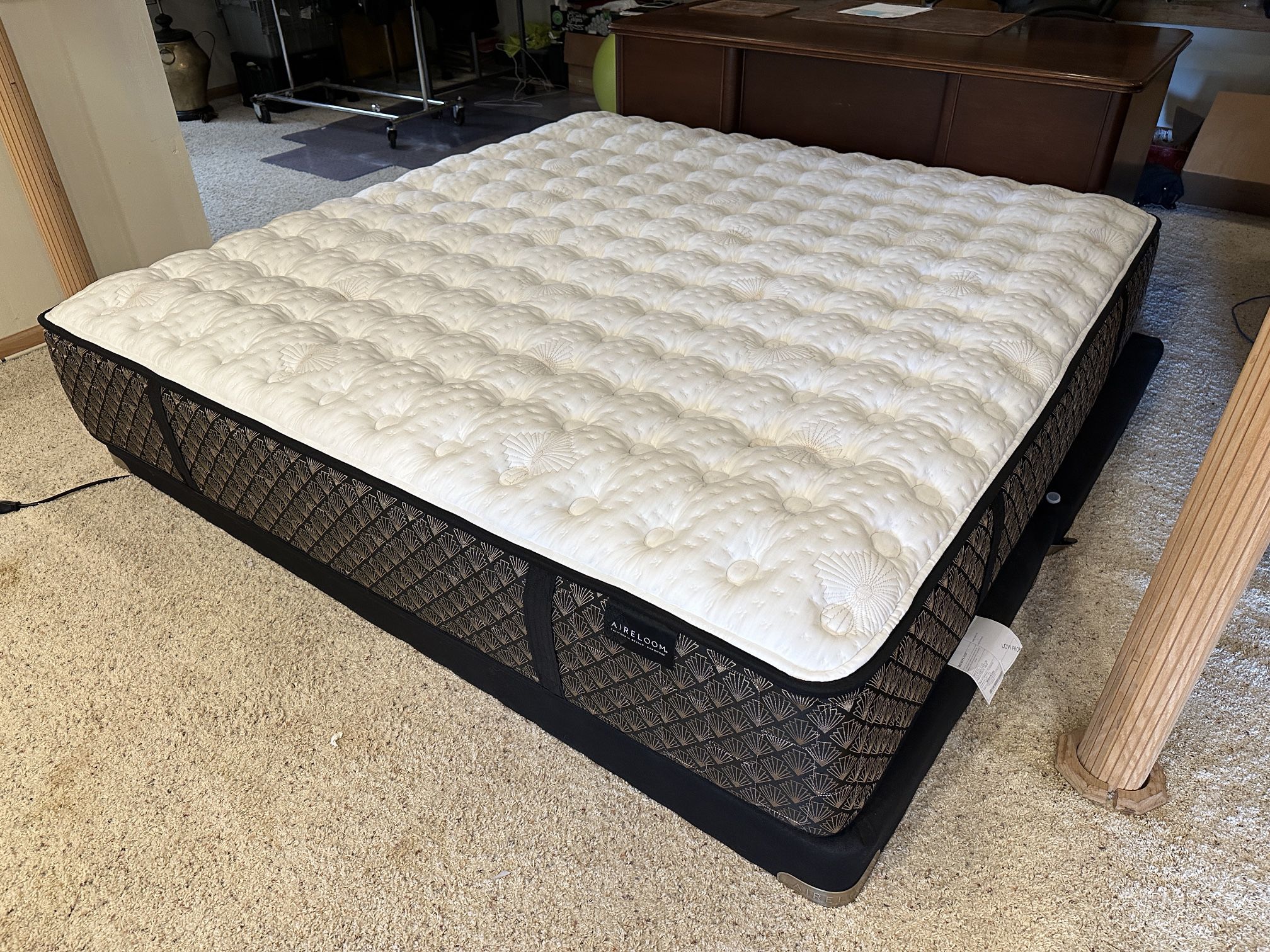 🛌 LIKE NEW AIRELOOM Pacific Palisades Handmade King Size Mattress & Box Spring With Beatgear Cover — NEVER USED 🚚 Delivery Available