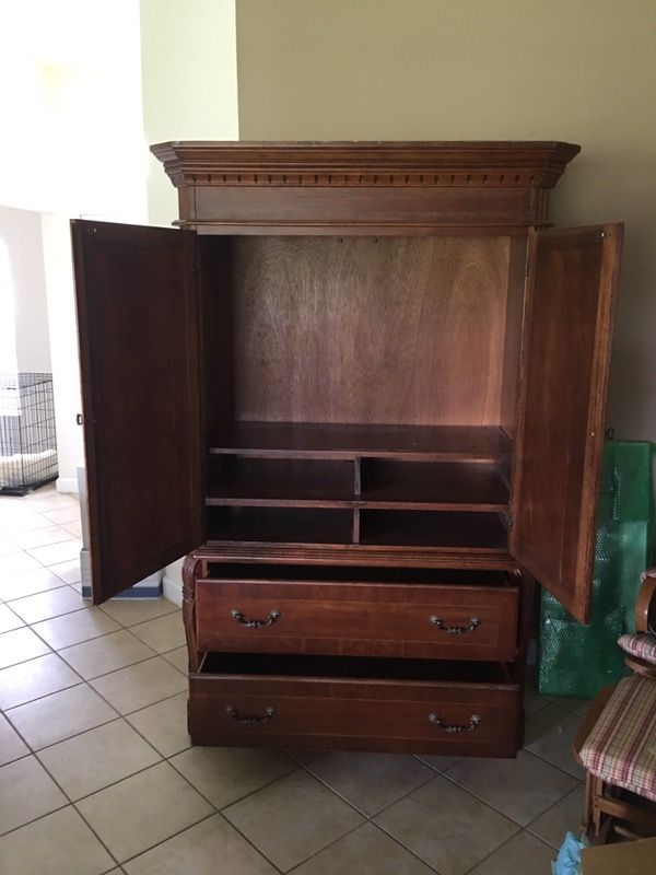 Solid wood tv cabinet great condition