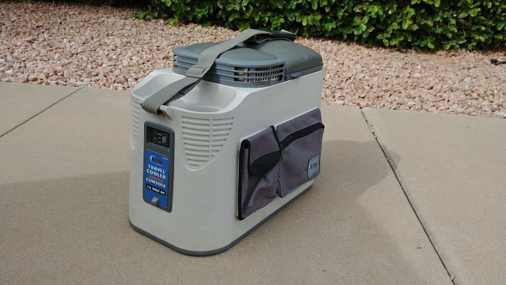 VECTOR VEC223 Deluxe Console Travel Cooler & Warmer 12V Cig Lighter Plug, Works Great!