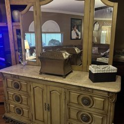 Queen Bedroom Set