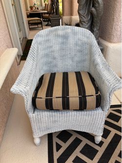 5’ Round Glass-Top Patio Dining Set – Table + 4 Wicker Armchairs