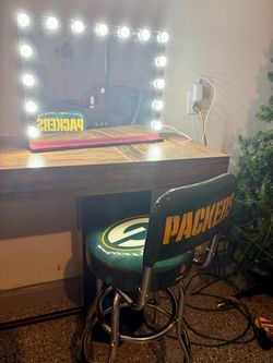 $40 vanity mirror with lights