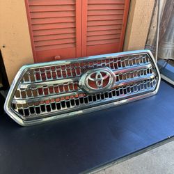 2016 Toyota Tacoma Grill OEM