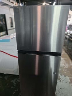LG “22”in wide top- freezer refrigerator 8.6 cu. ft. Capacity with multi- air flow technology and Energy Star certified