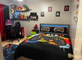 Queen bed Gray
