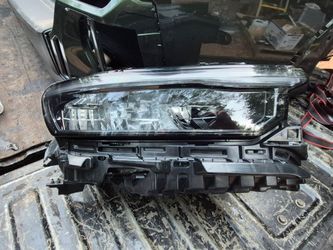JEEP GRAND CHEROKEE PASSENGER SIDE LED HEADLIGHT . 2021 to 26 OEM PART