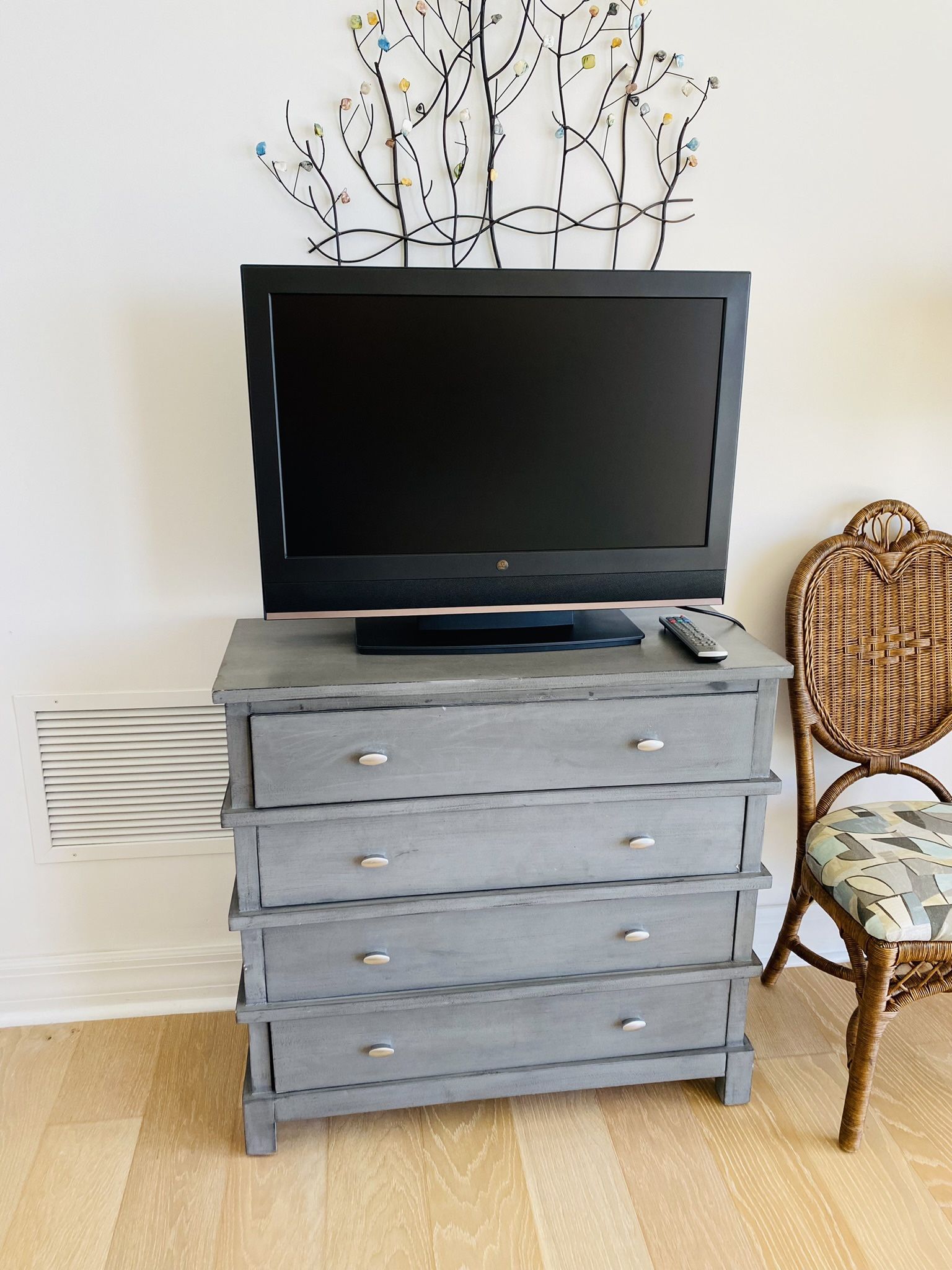 Excellent flat screen HDTV. Widescreen 32”. Remote control. Can be used as computer monitor. Barely used. $79 or best offer. Great bargain.