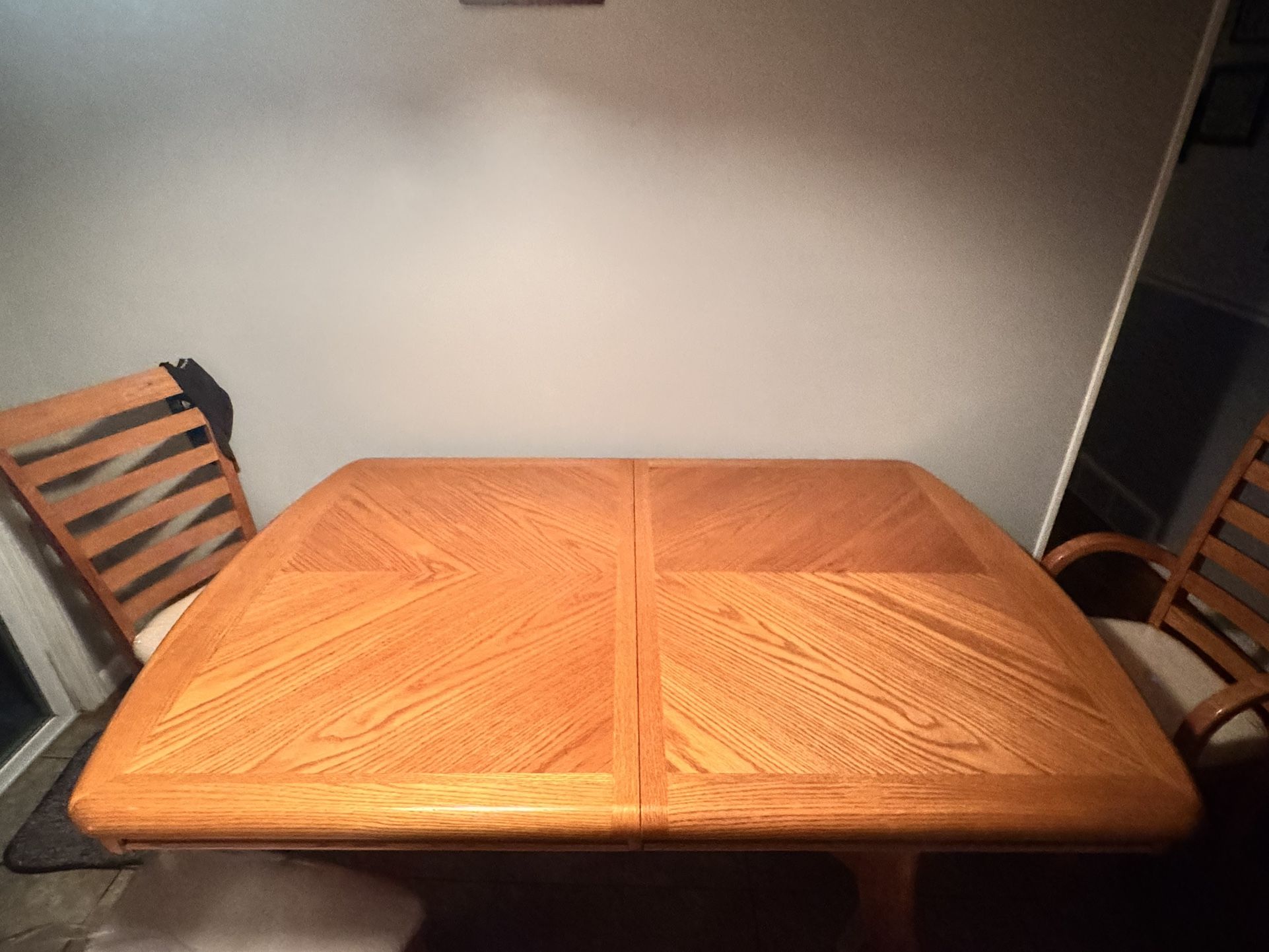 Dining Room Set – Table with 6 Chairs + 2 Glass Lighted Cabinets (LIKE NEW)