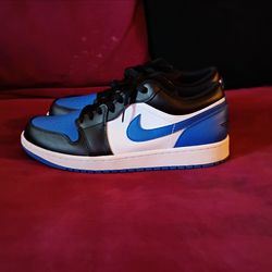 Jordan 1 Low size 10,, no box