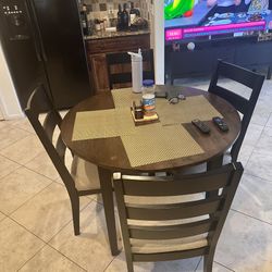 Table & Chairs 
