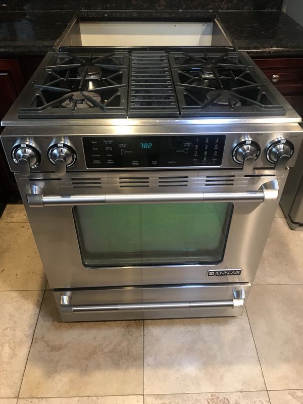 Jenn air gas stove perfect working condition 600 for Sale in Seal