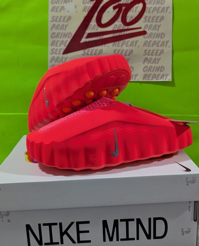 Nike Mind Solar Red