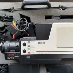 RCA Camcorder VHS WORKING Tested CC300 Full Size AutoFocus Battery Charger Case