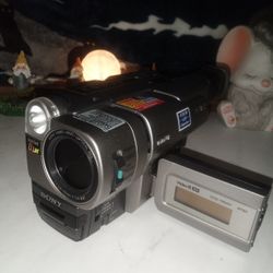 Sony HandyCam Vision CCD-TRV37