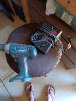 Half Inch Bosch Hammer Drill And Charger 14.4 Volt Boss Drill And 7.2 To 24 Volt Boss Charger No Batteries Price Drop 20 Bucks Got To Get It Going