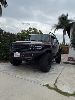 Toyota FJ Cruiser – Lifted & Modified 2008