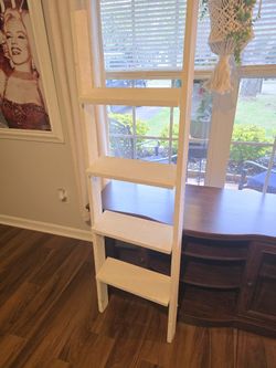 Shelf Or Throw Blanket Ladder