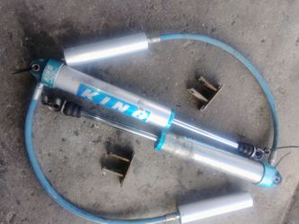 King 2.5 shocks w/reservoirs