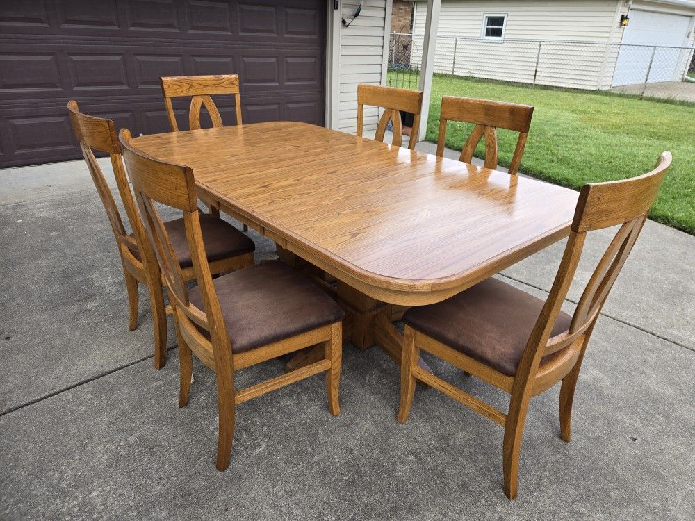 Dinning Table with 6 Chairs