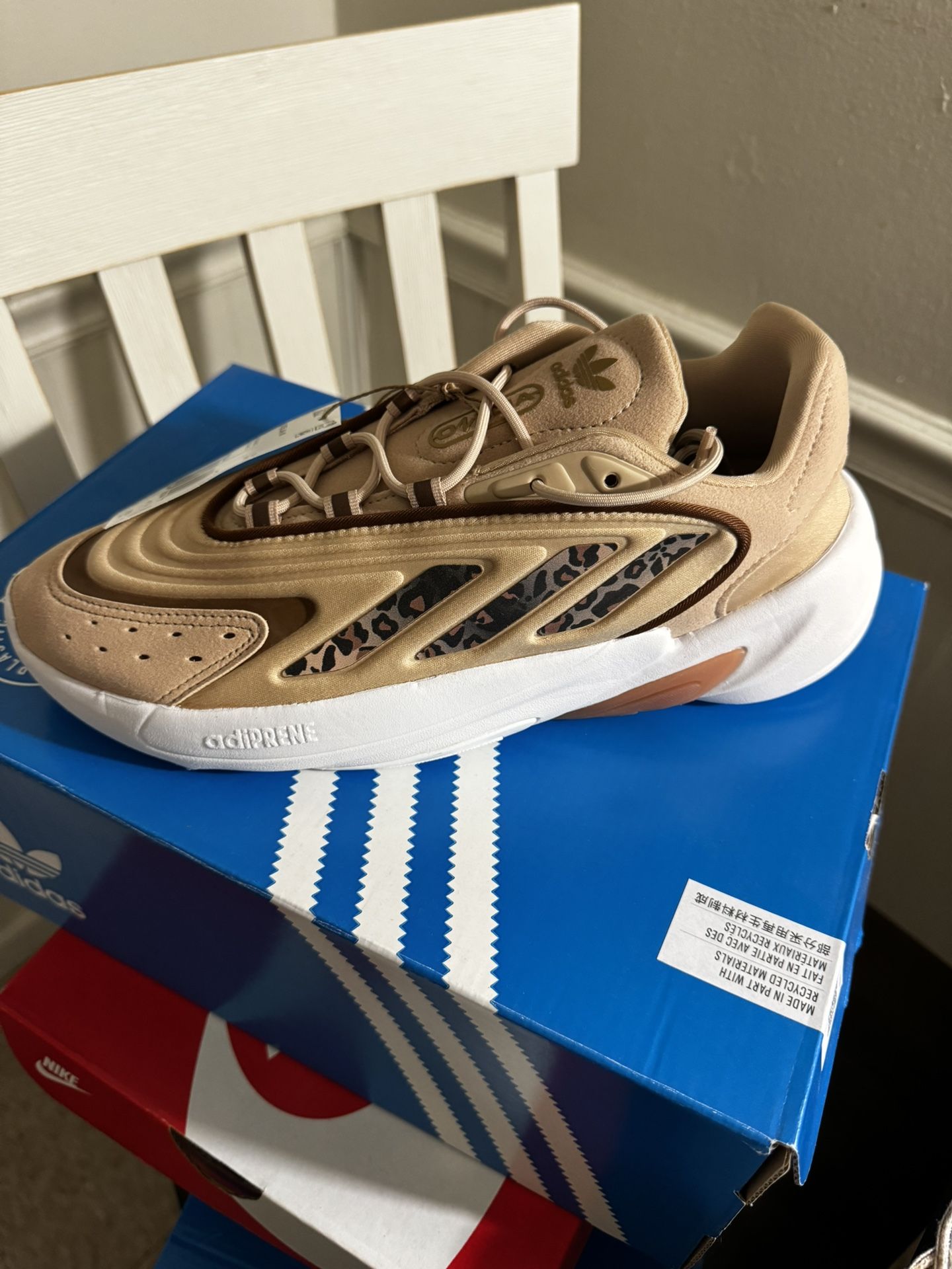 Brandnew Adidas Ozelia