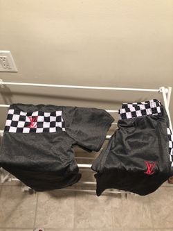 Boys 10/12 nice gently used XL Brand short set