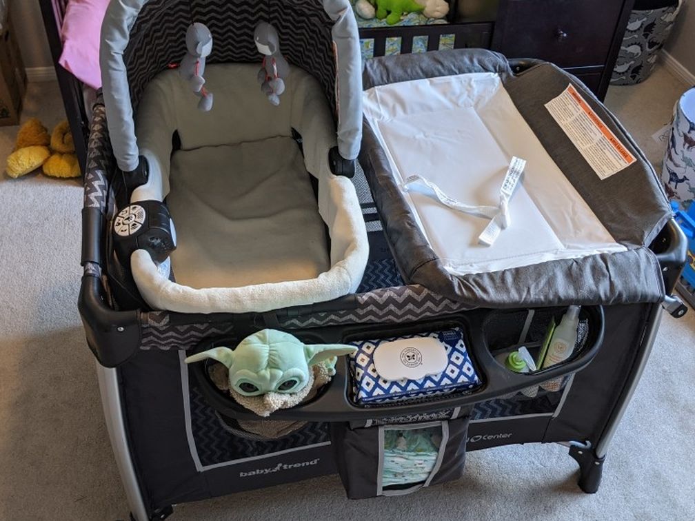 Bassinet, Changing Table And Pack N Play