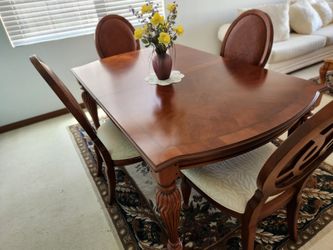 Dining Room Table 4 Chairs $295