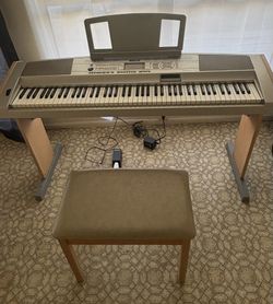Yamaha Portable Grand DGX-500