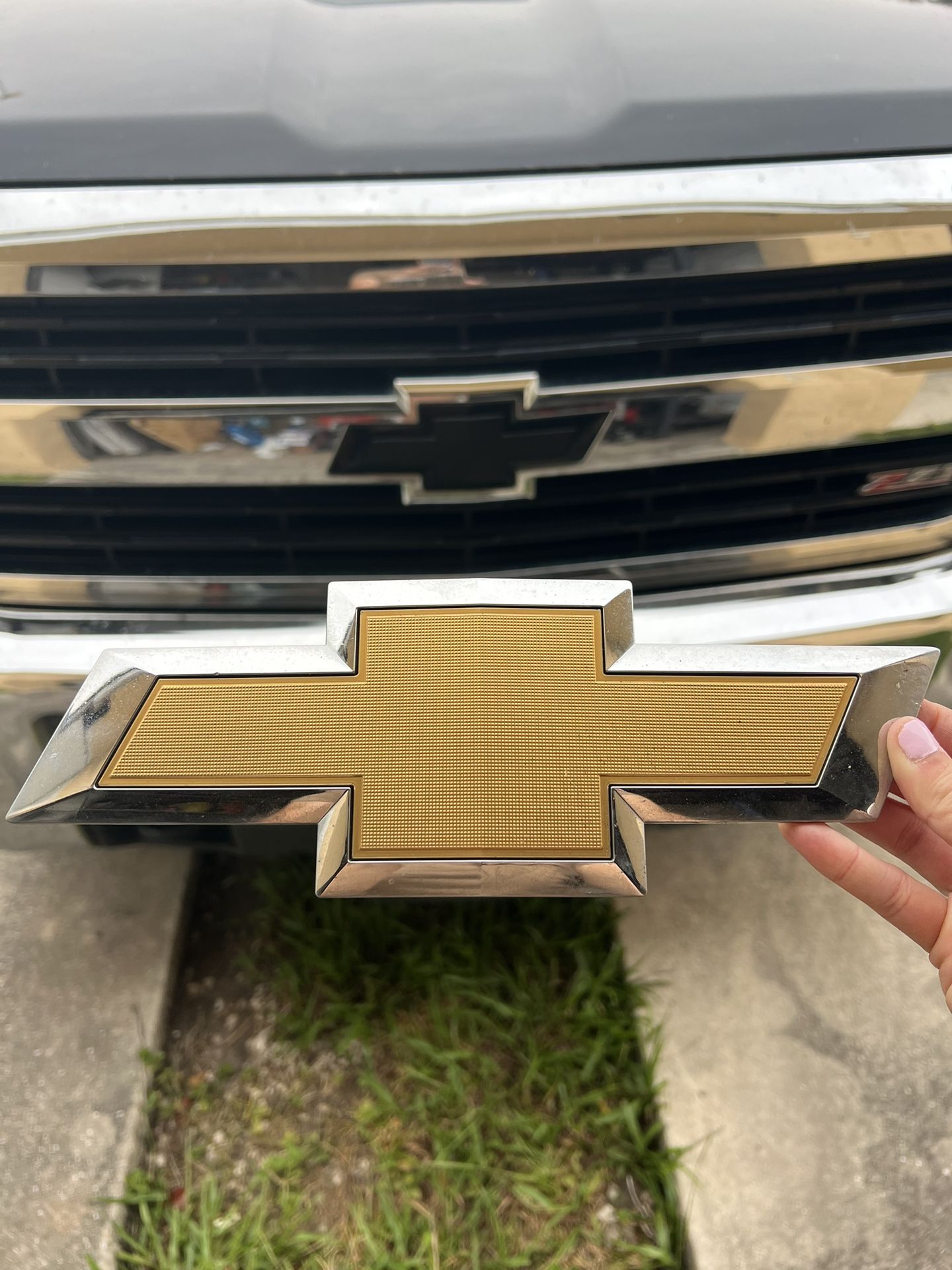 Chevy Emblem 