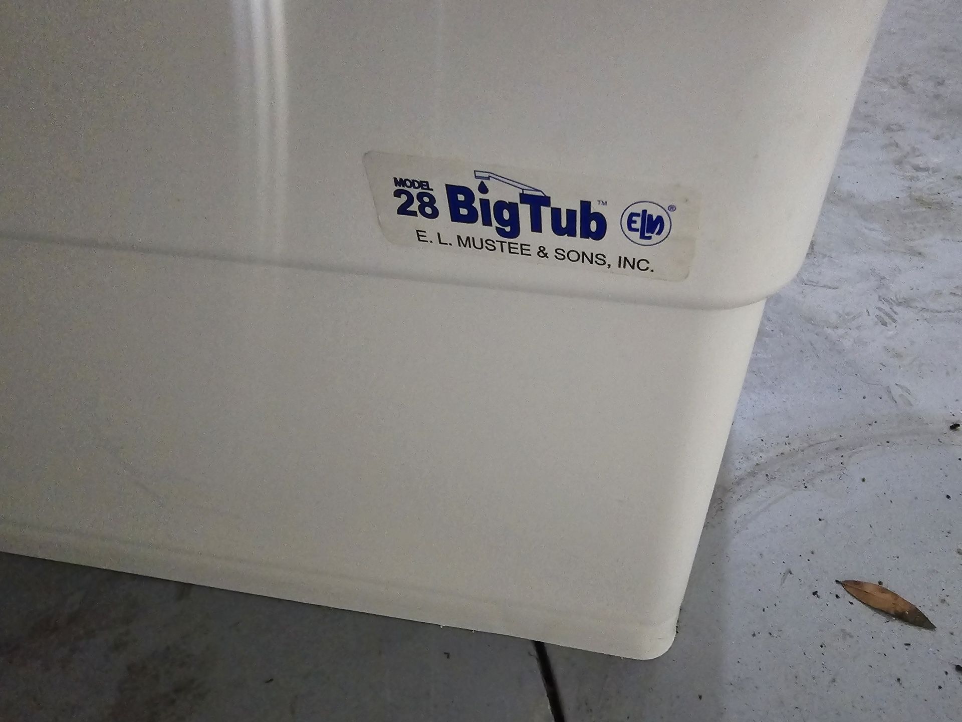Mustee 28CF Big Tub Utilatub Combo Utility Sink 24" X 40"