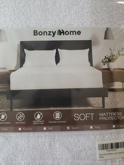 QUEEN SIZE LEAK PROOF MATTRESS COVER