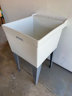 Utilatub 24 in. x 20 in. Structural Thermoplastic Floor-Mount Utility Tub in White