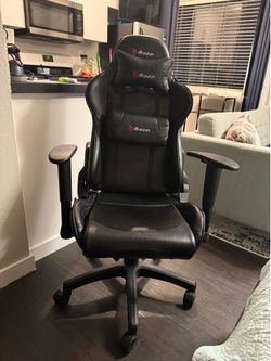 🚚 Moving Sale – must go before July 15- Gaming Chair – Adjustable Ergonomic Office Chair – Black